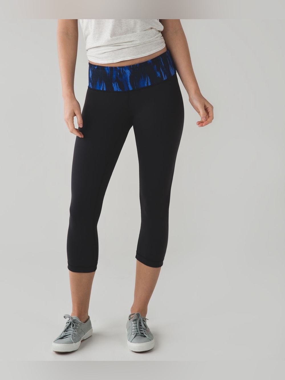 Lululemon Wunder Under
Crop III (Reversible)
Black / Sapphire Blue